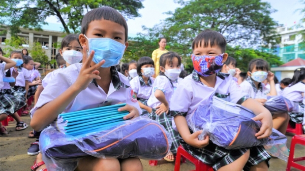 Japfa Việt Nam trao tặng 400 phần quà cho học sinh khó khăn