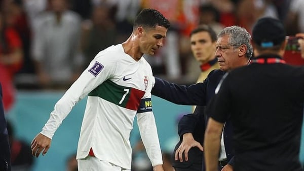 Triệu lượt chia sẻ hình ảnh Cristiano Ronaldo khóc như mưa sau trận thua Marocco