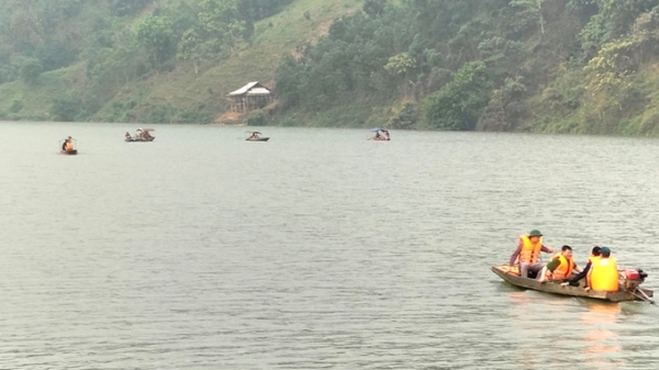 3 người mất tích do lật thuyền trên sông Lô