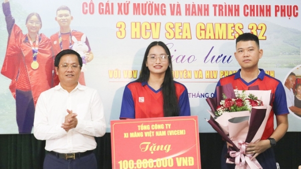 Trao 200 triệu đồng cho cô gái xứ Mường đoạt 3 HCV SEA Games 32