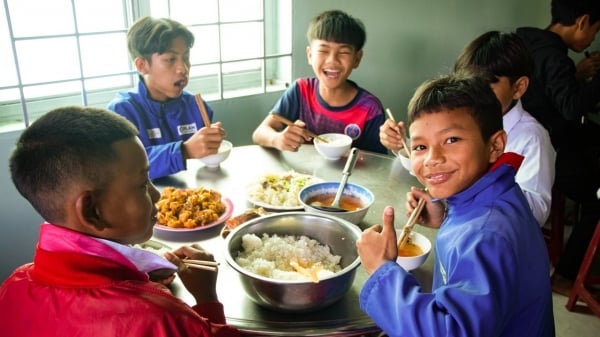 CHIN-SU tài trợ 'Một triệu bữa cơm có thịt' cho trẻ vùng cao