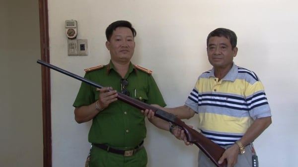 Thừa Thiên- Huế: Vận động người dân giao nộp 6 khẩu súng