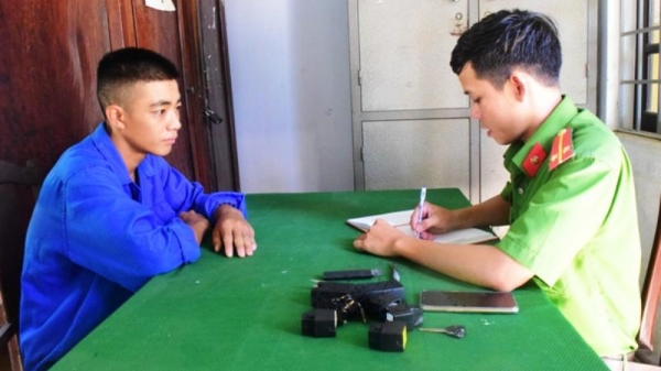 Thừa Thiên- Huế: Trộm xe máy dùng súng bắn điện chống trả lực lượng chức năng