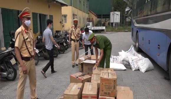 Thừa Thiên- Huế: Phát hiện hàng ngàn bao thuốc lá 'lậu' trên xe khách