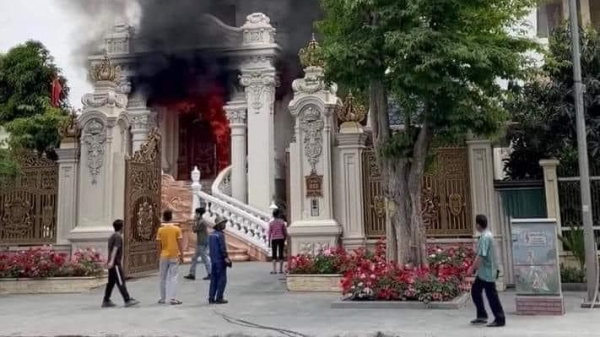 Quảng Ninh: Lâu đài trăm tỉ bốc cháy dữ dội, 1 người tử vong