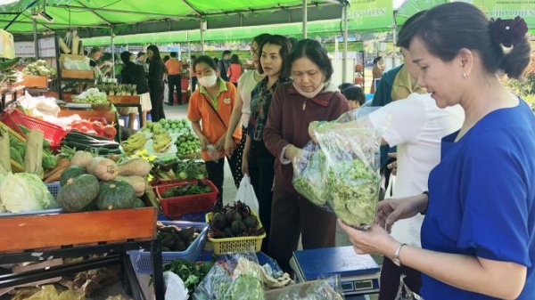 Khai mạc Chợ phiên nông sản an toàn quận Tân Phú