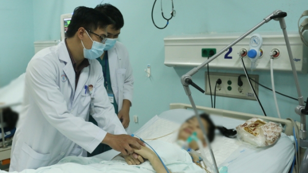 Nữ bệnh nhân 20 tuổi ngộ độc nặng pate Minh Chay tỉnh táo trở lại