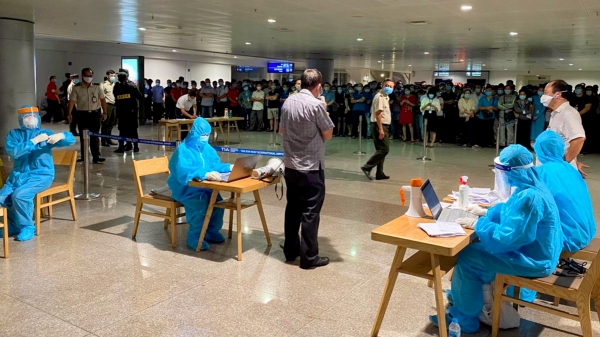 Nóng: 4 mẫu gộp của 20 nhân viên sân bay Tân Sơn Nhất nghi nhiễm SARS-CoV-2