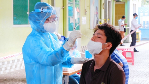 Gấp rút lấy mẫu xét nghiệm SARS-CoV-2 cư dân khu Mả Lạng vì bệnh nhân 2005