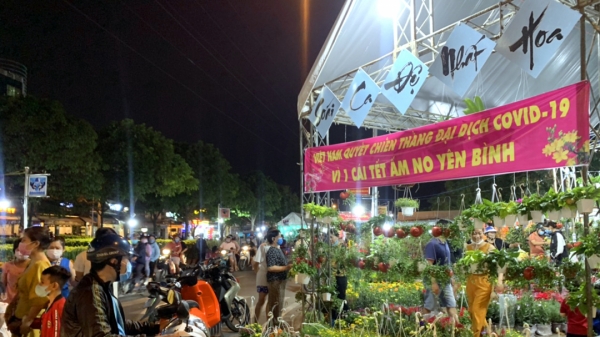 TP.HCM khuyến khích người dân mua hỗ trợ hoa tươi Tết