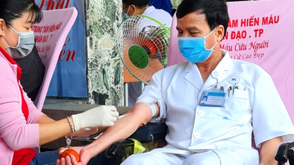Hơn 200 y bác sĩ tham gia Ngày hội hiến máu tình nguyện