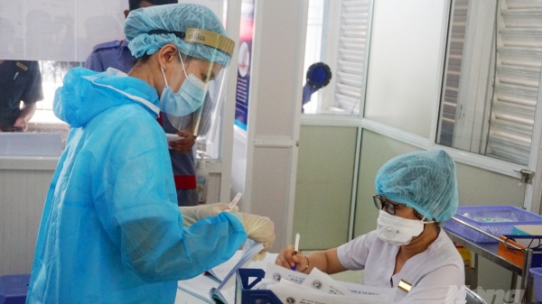 Nhân viên khoa xét nghiệm Trung tâm Y tế quận Bình Tân dương tính SARS-CoV-2
