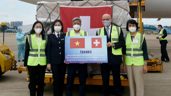 Chính phủ Thụy Sỹ tặng trang thiết bị để Việt Nam chống dịch Covid-19