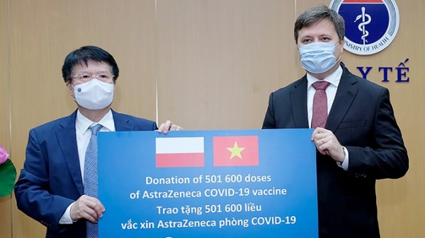 Bộ Y tế tiếp nhận hơn 500.000 liều vacxin AstraZeneca do Ba Lan tặng