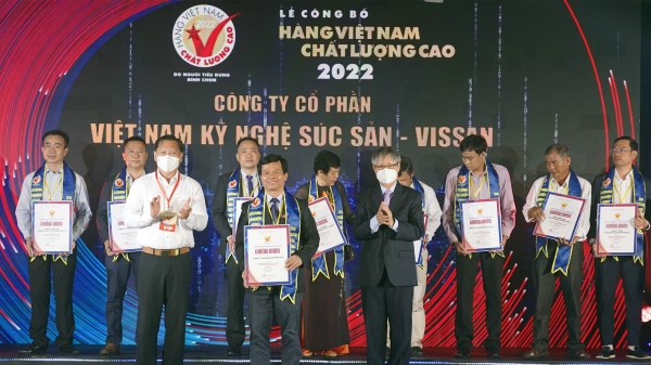 524 doanh nghiệp được trao chứng nhận Hàng Việt Nam chất lượng cao 2022