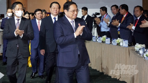 Thủ tướng dự Diễn đàn Kinh tế Việt Nam
