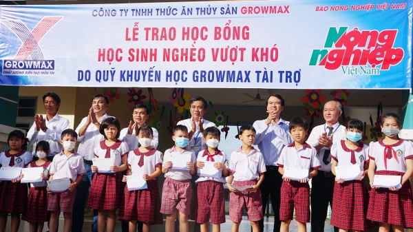 GrowMax và Báo Nông nghiệp Việt Nam trao học bổng cho trẻ em nghèo Cần Giờ