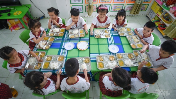 Giám sát an toàn thực phẩm trường học sau vụ ngộ độc ở Trường iSchool-Nha Trang