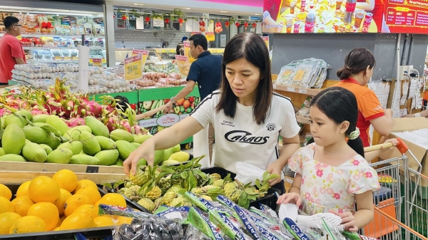 Mùng 2 Tết: Nhiều siêu thị mở cửa phục vụ khách mua sắm trở lại