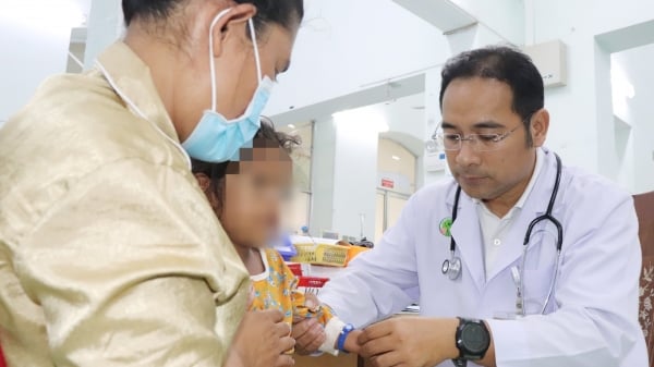Cứu bệnh nhi người Campuchia sốt xuất huyết nguy kịch