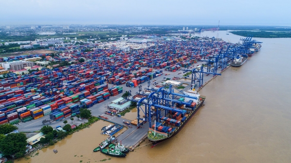 Chính phủ đề nghị TP. HCM xem xét điều chỉnh phí hạ tầng cảng biển