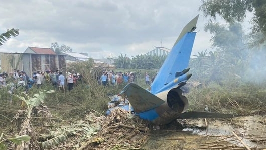 Máy bay SU-22 rơi sát khu dân cư, phi công nhảy dù thoát nạn