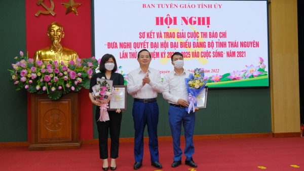 Trao thưởng các tác phẩm báo chí góp phần xây dựng tỉnh Thái Nguyên