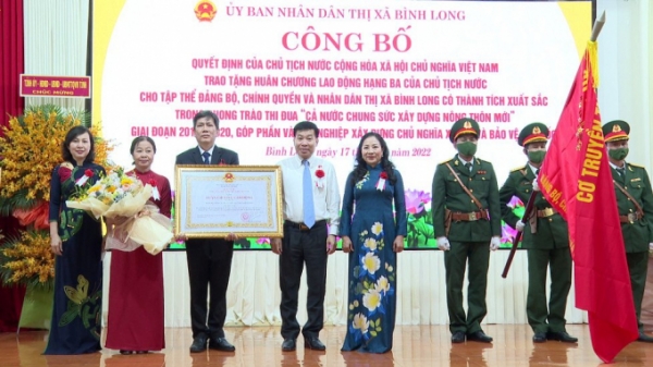 Thị xã Bình Long hoàn thành NTM, đón nhận Huân chương Lao động Hạng 3