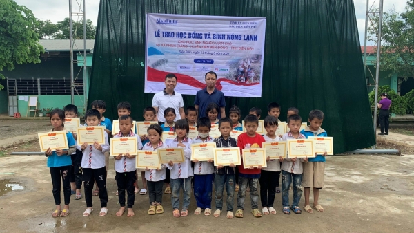 Tập đoàn Kosy trao 200 suất học bổng cho học sinh nghèo tỉnh Điện Biên