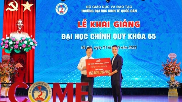 TNG Holdings Vietnam trao học bổng cho sinh viên đại học Kinh tế Quốc dân