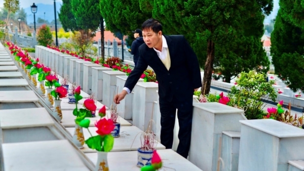 TNG Holdings Vietnam dâng hương tại nghĩa trang liệt sĩ Vị Xuyên