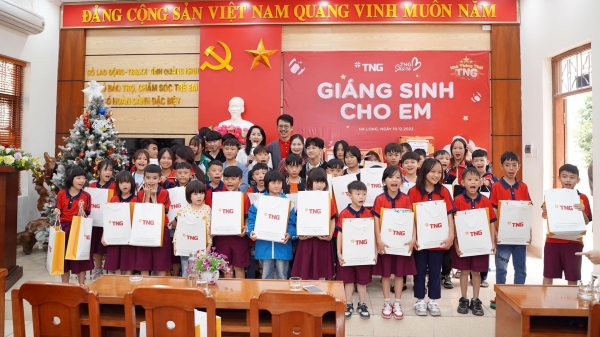 Giáng sinh sớm ở Trung tâm bảo trợ trẻ em tỉnh Quảng Ninh