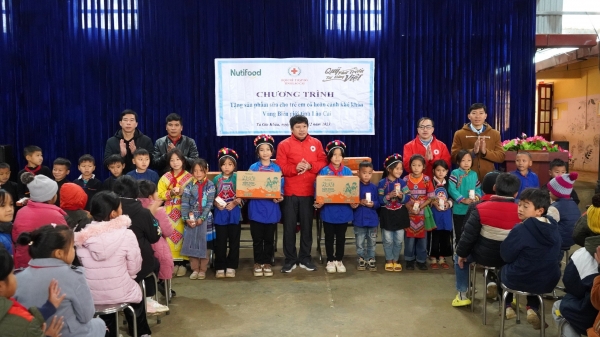 Nutifood trao hàng ngàn phần quà đến trẻ em vùng biên giới phía Bắc