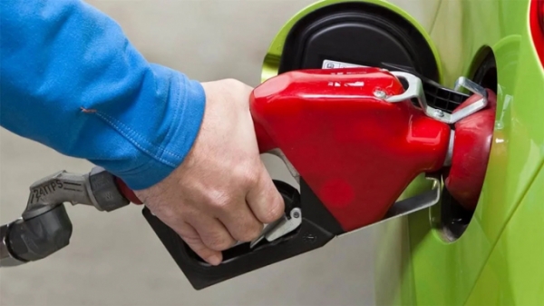 Giá xăng dầu giảm mạnh, xăng RON95 giảm hơn 2.300 đồng