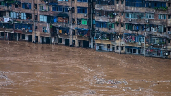 Lũ lụt dữ dội ở Trung Quốc đe dọa nhiều đê điều, hồ chứa