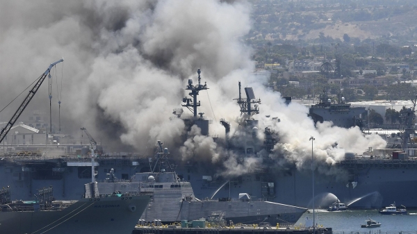 Chiến hạm tỷ USD của Mỹ bốc cháy ngùn ngụt