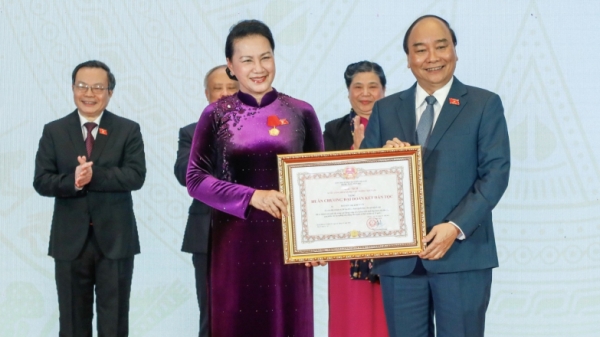 Lãnh đạo Quốc hội nhận Huân chương Đại đoàn kết dân tộc