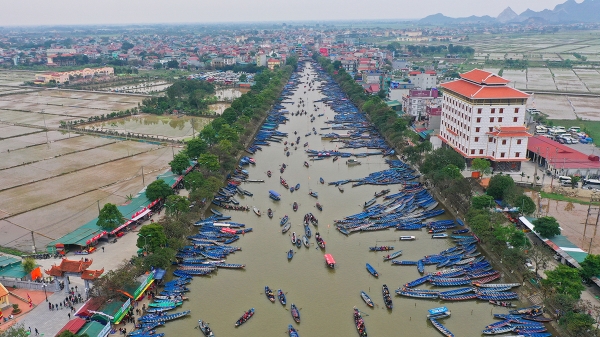 Việc dừng tổ chức lễ hội chùa Hương được thực hiện nghiêm