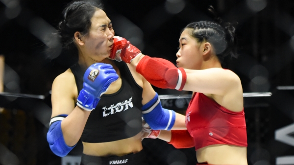 Hoa khôi MMA Phạm Thị Nhung chiến thắng chỉ sau 1p23' tại bán kết Lion Championship