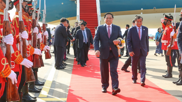 Thủ tướng Phạm Minh Chính tới Phnom Penh, bắt đầu thăm chính thức Campuchia