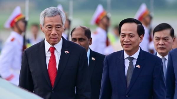 Thủ tướng Singapore Lý Hiển Long đến Hà Nội, bắt đầu thăm Việt Nam