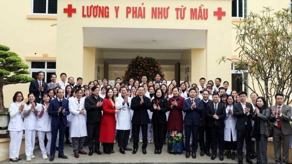Chủ tịch nước Võ Văn Thưởng thăm, chúc mừng y bác sỹ