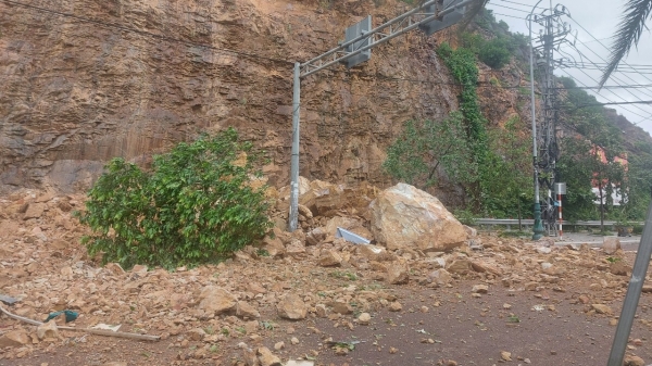 Bình Định: Sạt lở núi, 1 người bị thương nặng