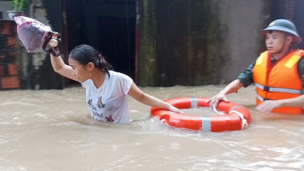Mưa lớn khiến nhiều khu vực ở thành phố Quy Nhơn bị ngập sâu