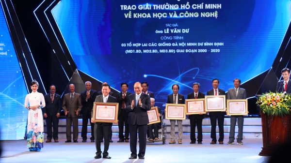 'Cha đẻ' 3 giống gà nhận Giải thưởng Hồ Chí Minh về khoa học, công nghệ