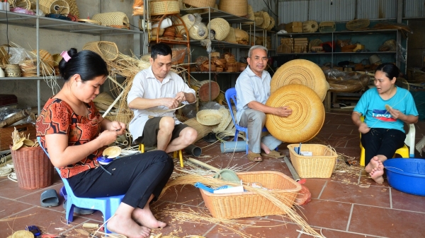 Trăn trở của nghệ nhân làng mây tre đan Phú Vinh