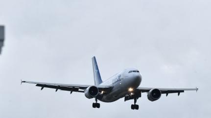 Vietnam Airlines tạm dừng khai thác đường bay đi Pháp và Malaysia