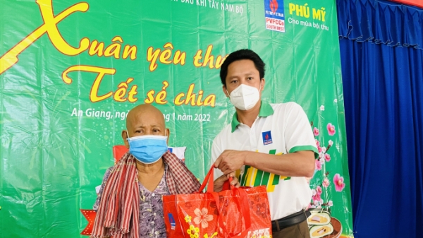 PVFCCo trao 300 phần quà cho đồng bào Khmer vùng Bảy Núi ăn Tết