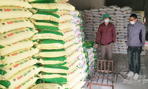 Farmers deal with hiked fertiliser prices