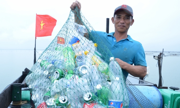 The owner of the VND 3.5 billion ship picks up VND 200 cans at sea